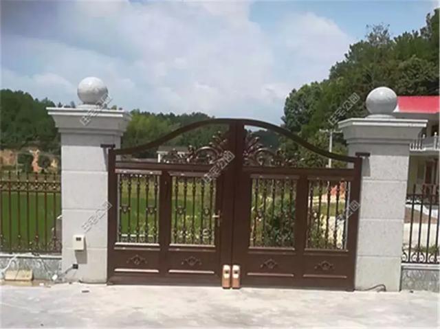 拆掉農村40年老宅，花65萬建成這棟農村別墅，父母都夸好