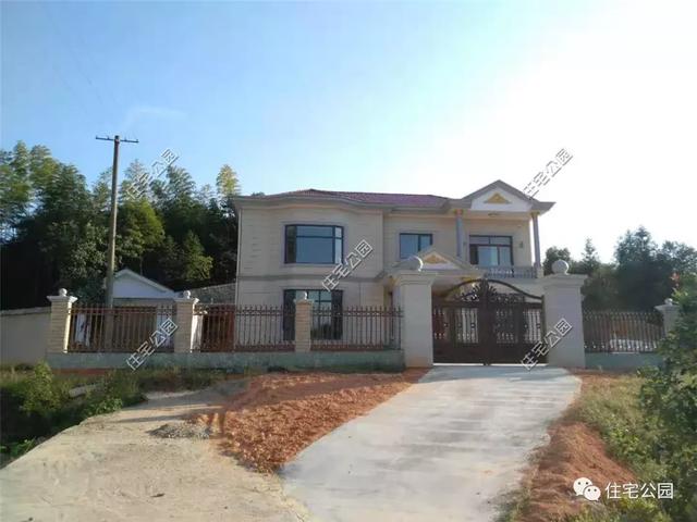 拆掉農村40年老宅，花65萬建成這棟農村別墅，父母都夸好