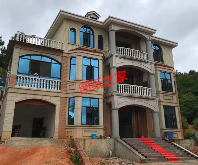 戶型好的三層帶獨(dú)立車庫的樓房設(shè)計(jì)圖，含外觀效果圖