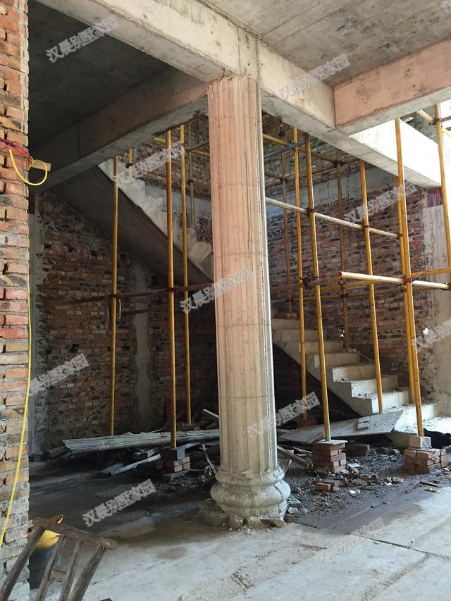 這套二層別墅，光基礎(chǔ)就花了3萬，顏值不夠，施工來湊！