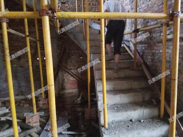 這套二層別墅，光基礎(chǔ)就花了3萬，顏值不夠，施工來湊！