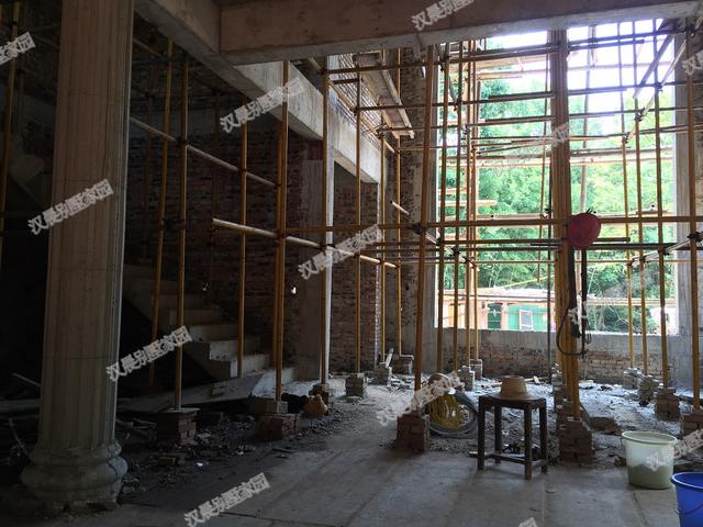 這套二層別墅，光基礎(chǔ)就花了3萬，顏值不夠，施工來湊！