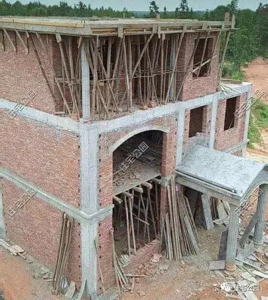 40萬建成農(nóng)村養(yǎng)老別墅，全村唯一的挑空客廳，真是美滋滋的！