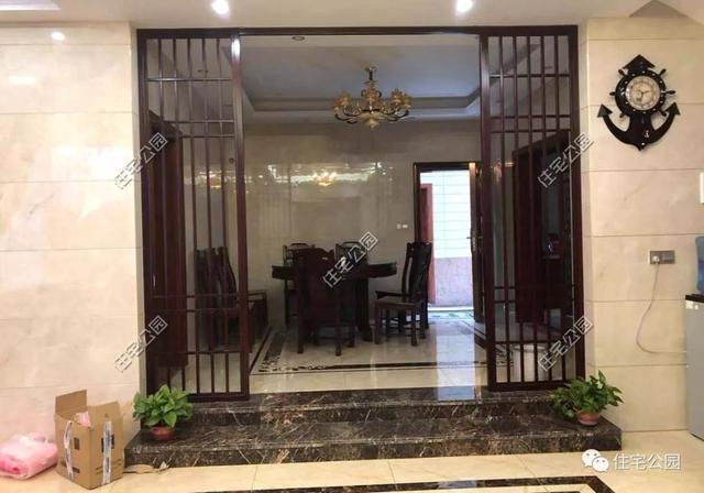 為了回老家工作的女兒，江西父母建三層別墅，小院裝修全做好120萬