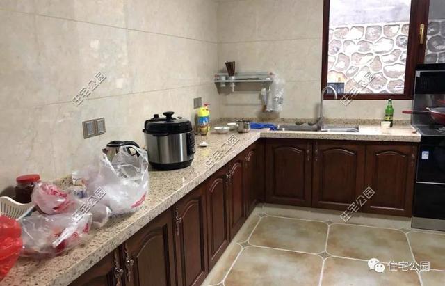 為了回老家工作的女兒，江西父母建三層別墅，小院裝修全做好120萬