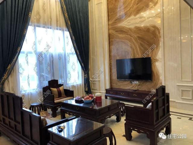 為了回老家工作的女兒，江西父母建三層別墅，小院裝修全做好120萬