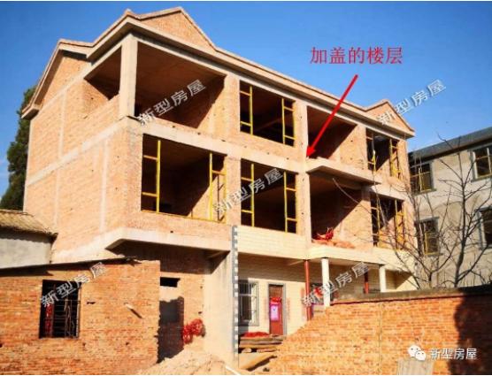 農(nóng)村平房加蓋樓層，承重竟然用一根鋼管，暗藏安全隱患！