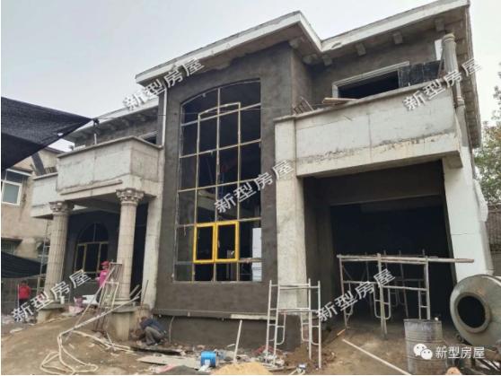 包工頭把腳手架搭成這樣，工人們的安全怎么保證？