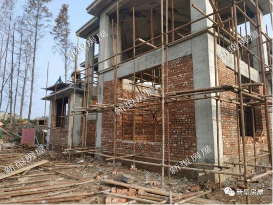 包工頭把腳手架搭成這樣，工人們的安全怎么保證？