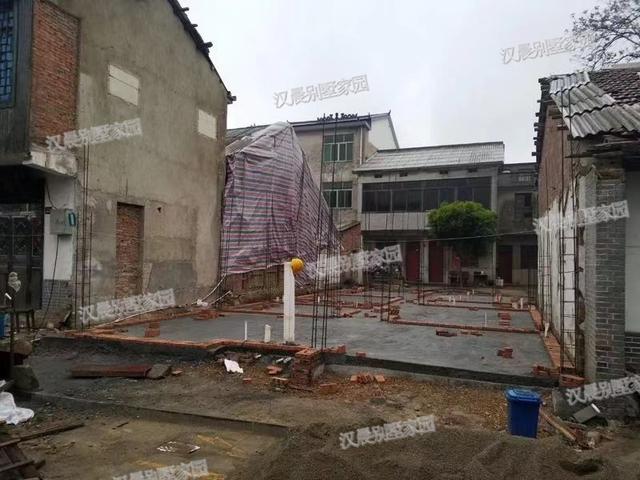 兩面鄰居開間只有8.8米，怎么建房？看看這套花50萬建成的中式別墅！