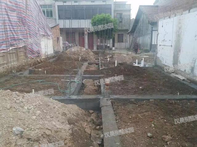 兩面鄰居開間只有8.8米，怎么建房？看看這套花50萬建成的中式別墅！