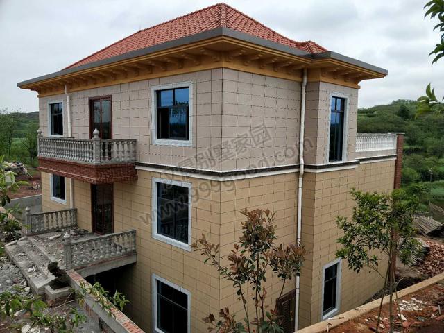 湖南郝總自建15X15米農村三層別墅，才花了45萬，宅地臨路，布局完美！