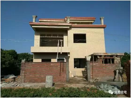 廣東農村小伙修建二層半別墅，主體帶小院子30萬，苦累都值得