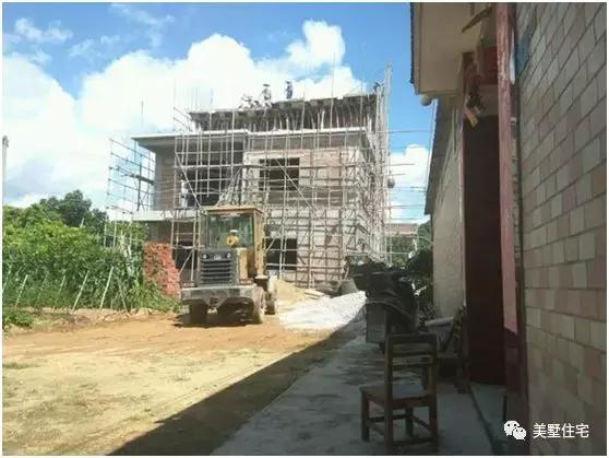 廣東農村小伙修建二層半別墅，主體帶小院子30萬，苦累都值得