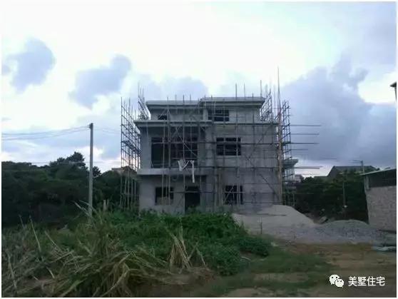 廣東農村小伙修建二層半別墅，主體帶小院子30萬，苦累都值得