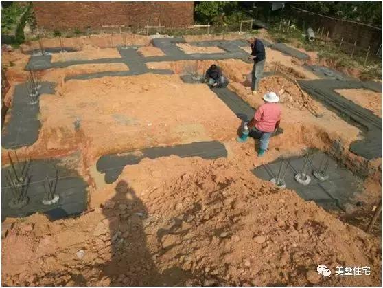 廣東農村小伙修建二層半別墅，主體帶小院子30萬，苦累都值得