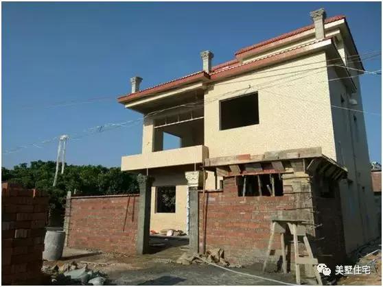 廣東農村小伙修建二層半別墅，主體帶小院子30萬，苦累都值得