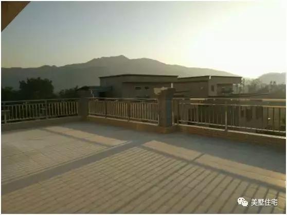 廣東農村小伙修建二層半別墅，主體帶小院子30萬，苦累都值得