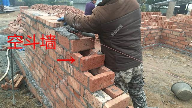 農村小伙建房內外墻全砌空斗墻，你覺得這樣結實嗎？