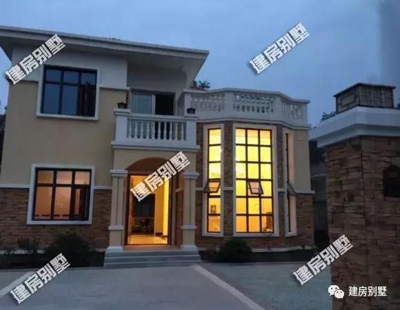 拆掉老家的青磚瓦房，35萬蓋好兩層小別墅，漂亮又實用