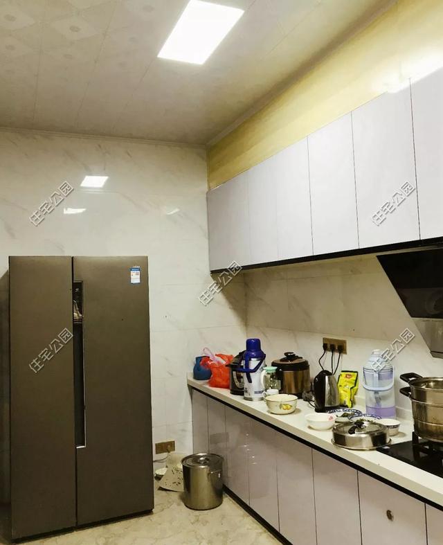 為父母養老，湖南兄妹在農村老家修建三層別墅，主體裝修一個花了80萬