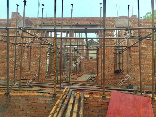 農村包工頭給自家建房，30萬建成一層別墅，質量更是沒得說