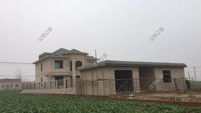 為了落葉歸根，湖南兄弟倆回鄉下建別墅，各自花了60萬，享受田園生活