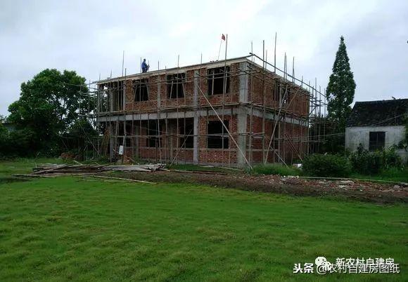 江蘇小伙回農(nóng)村自建別墅，包工包料每瓶1200，村里還有花海、草坪！