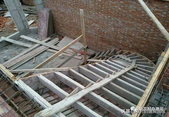 江蘇小伙回農(nóng)村自建別墅，包工包料每瓶1200，村里還有花海、草坪！