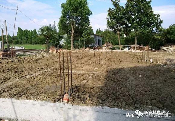 江蘇小伙回農(nóng)村自建別墅，包工包料每瓶1200，村里還有花海、草坪！