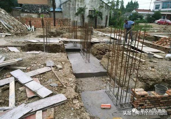 江蘇小伙回農(nóng)村自建別墅，包工包料每瓶1200，村里還有花海、草坪！