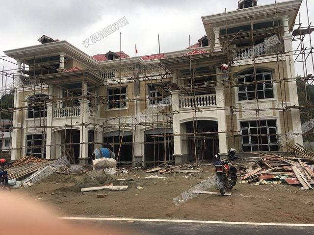 今年的蓋房愿望實現(xiàn)了嗎？2套豪華雙拼別墅實拍照片，過年想低調(diào)都難