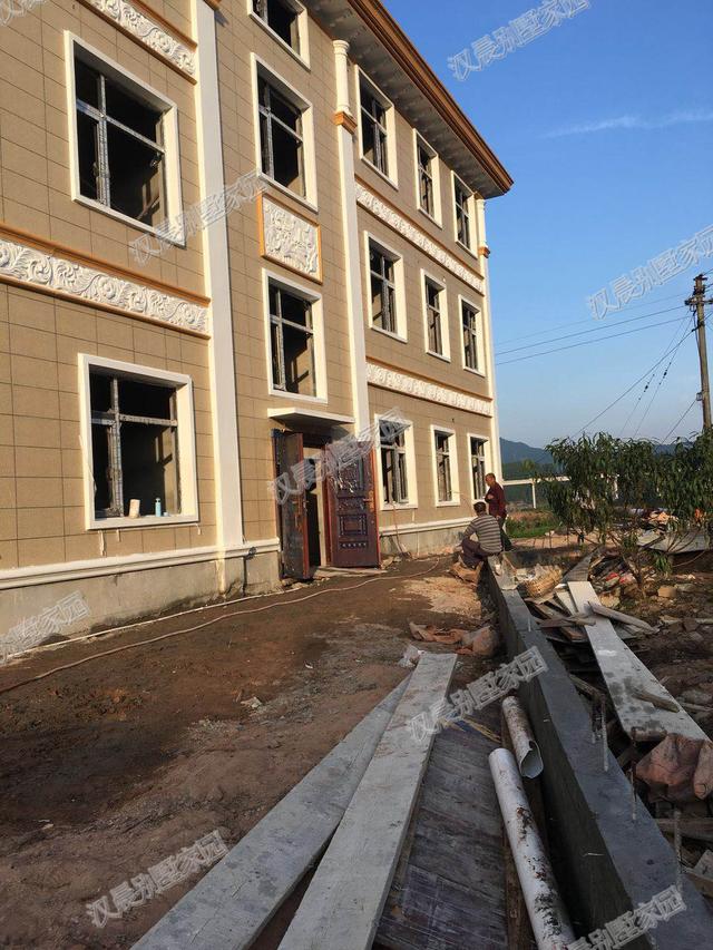 今年的蓋房愿望實現(xiàn)了嗎？2套豪華雙拼別墅實拍照片，過年想低調(diào)都難