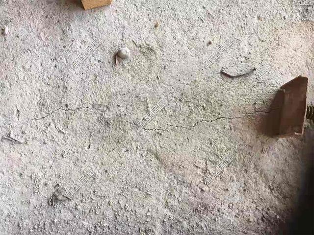農村新建好的的房子樓板開裂，看著都揪心，注意要這樣綁鋼筋