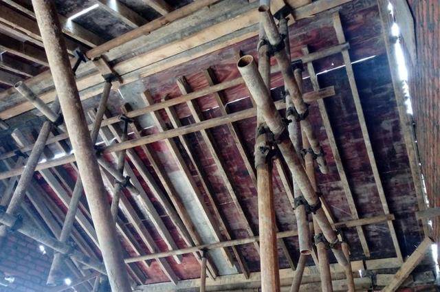 農村新建好的的房子樓板開裂，看著都揪心，注意要這樣綁鋼筋