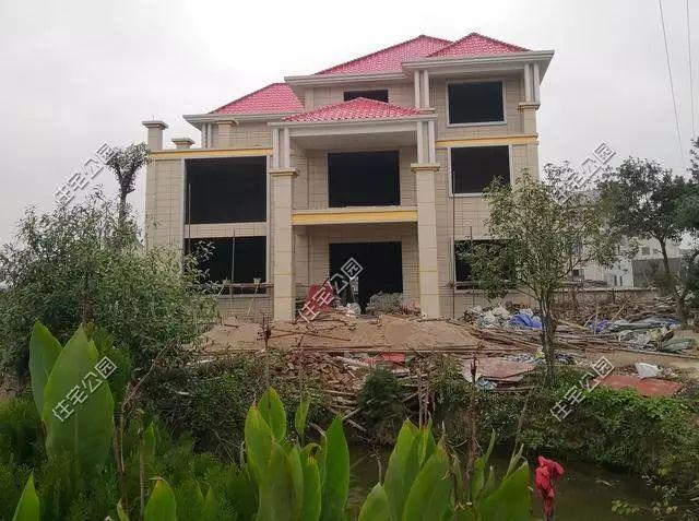 農村孝子彗星修建三層別墅，父親生病母親監工，主體70萬建成，凝聚著一家人的愛