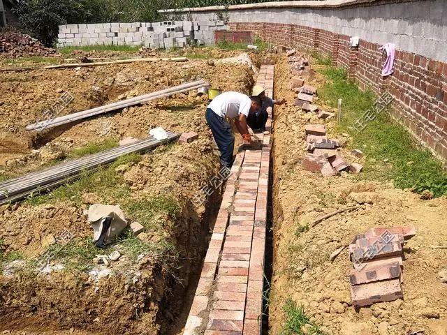 農村孝子彗星修建三層別墅，父親生病母親監工，主體70萬建成，凝聚著一家人的愛