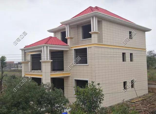 農村孝子彗星修建三層別墅，父親生病母親監工，主體70萬建成，凝聚著一家人的愛