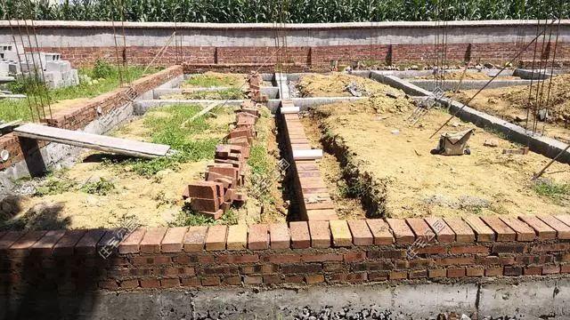 農村孝子彗星修建三層別墅，父親生病母親監工，主體70萬建成，凝聚著一家人的愛