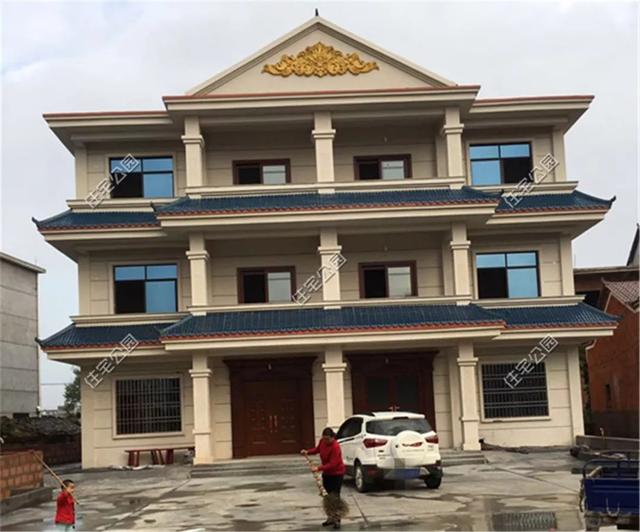 我和叔叔蓋的雙拼養老別墅，每人35萬，400多平的大院子就是爽