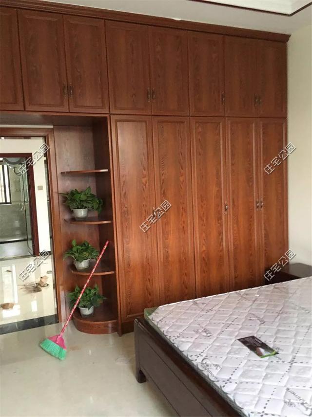 我和叔叔蓋的雙拼養老別墅，每人35萬，400多平的大院子就是爽