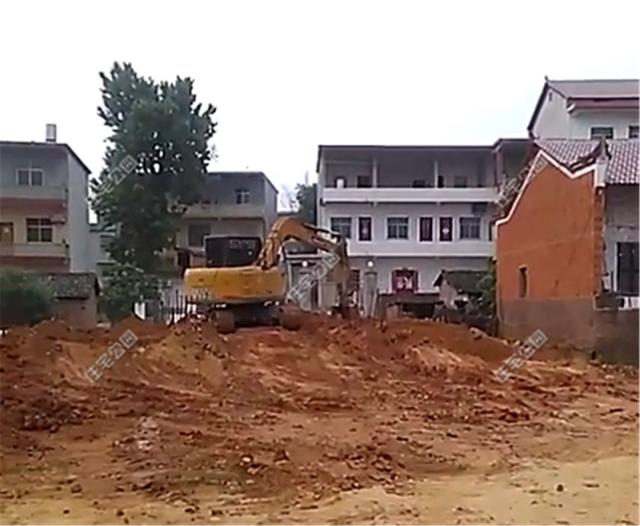 我和叔叔蓋的雙拼養老別墅，每人35萬，400多平的大院子就是爽