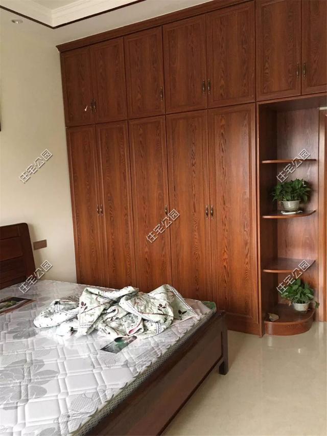 我和叔叔蓋的雙拼養老別墅，每人35萬，400多平的大院子就是爽