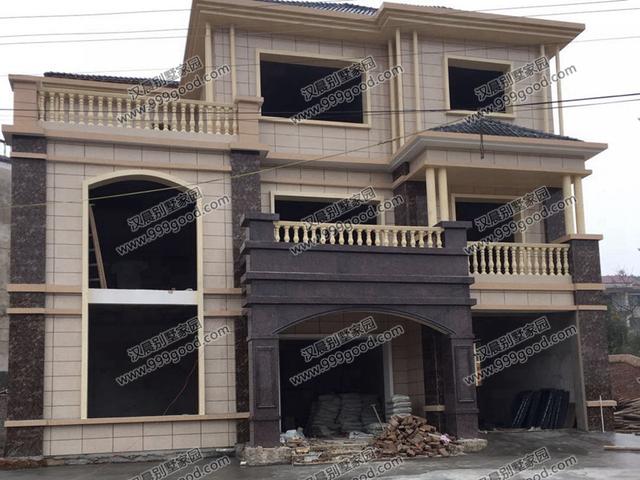 真嗨啊！建成這棟農村別墅，人生達到了巔峰，父母都笑得合不攏嘴！