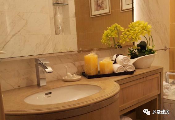 帶超大車庫和挑空客廳的四層別墅設計圖，別墅精致更實用，不比城里的別墅差