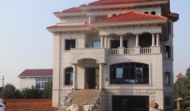 豪華氣派的三層半別墅設計圖，這棟別墅光主體就花了60來萬