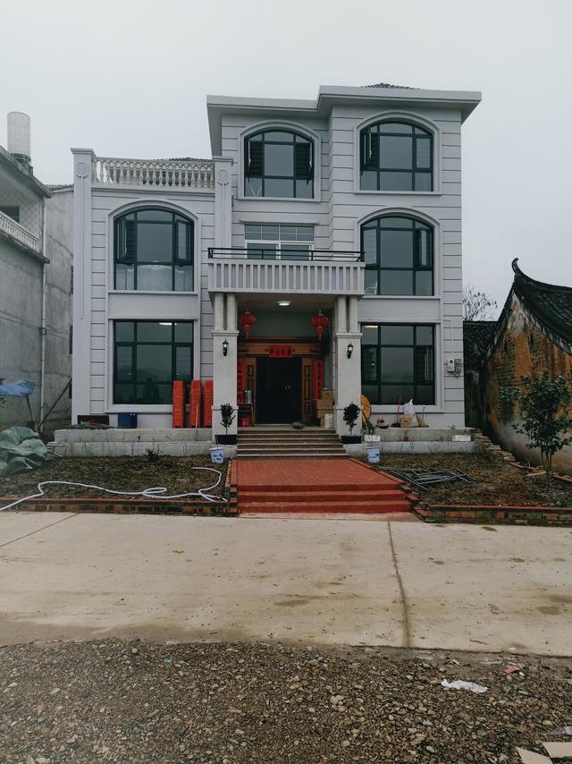 占地120平三層農(nóng)村自建房，光主體就花了30萬！你說值不值？