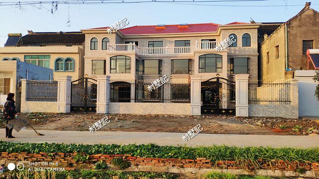 湖南兄弟建三層雙拼戶型設(shè)計(jì)圖，房子蓋好以后，村民都來(lái)串門，美極了！