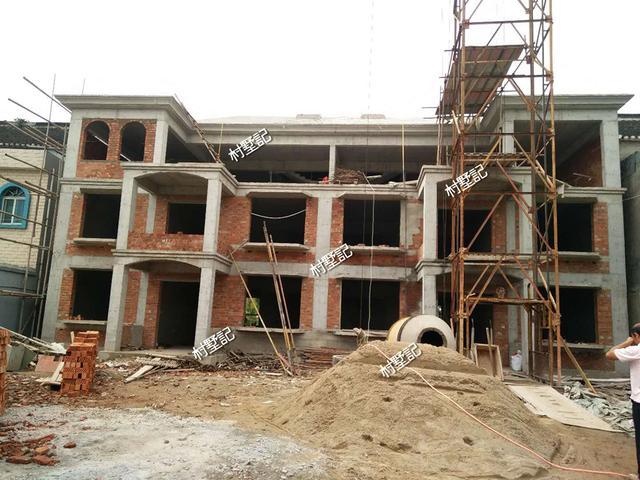 湖南兄弟建三層雙拼戶型設(shè)計(jì)圖，房子蓋好以后，村民都來(lái)串門，美極了！