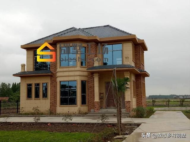 經典農村二層歐式小樓設計圖，外觀大氣，內部實用，四種內布局設計方案任你挑選。